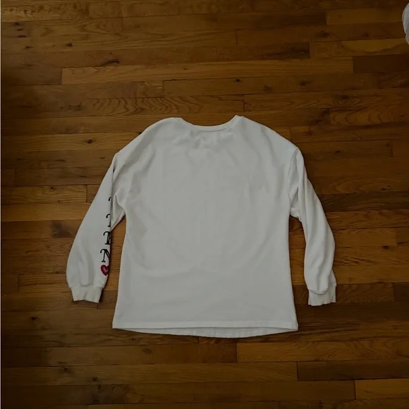 Women’s Lightweight Queen of Hearts Graphic Sweatshirt From Amazon - Picture 7 of 11